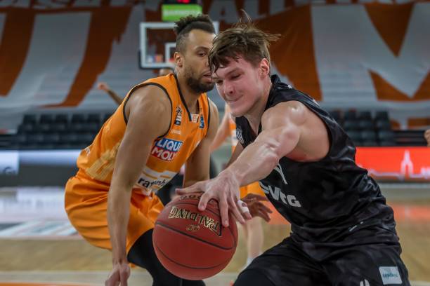 他被称为 他被称为